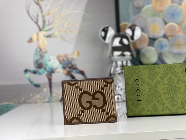 グッチ財布コピー背面デザイン